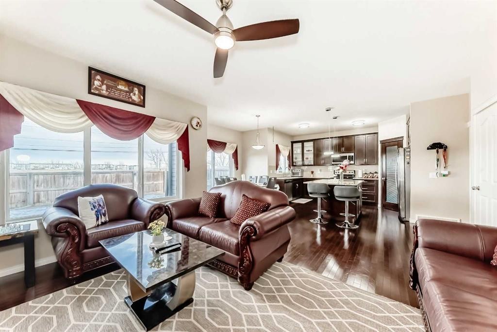 71 Martha'S Meadow Close Ne, Calgary, AB - Indoor Photo Showing Living Room