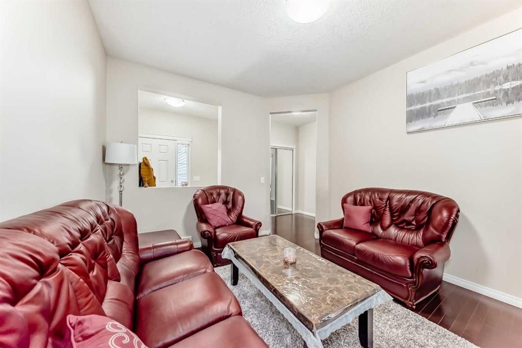 71 Martha'S Meadow Close Ne, Calgary, AB - Indoor Photo Showing Living Room