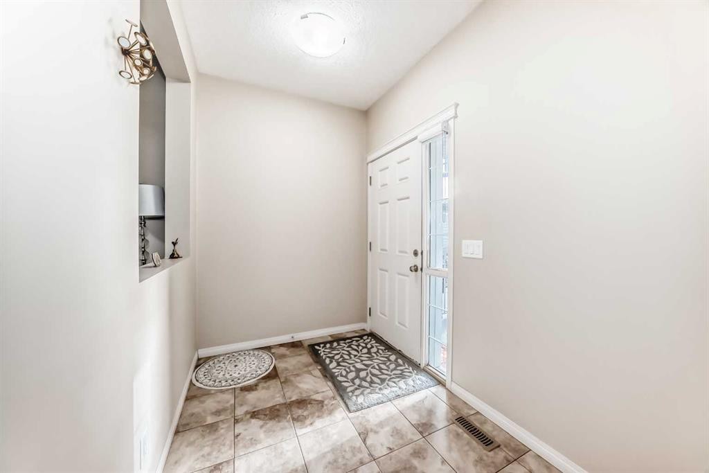 71 Martha'S Meadow Close Ne, Calgary, AB - Indoor Photo Showing Other Room