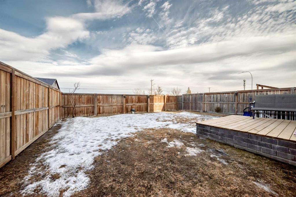 71 Martha'S Meadow Close Ne, Calgary, AB - Outdoor