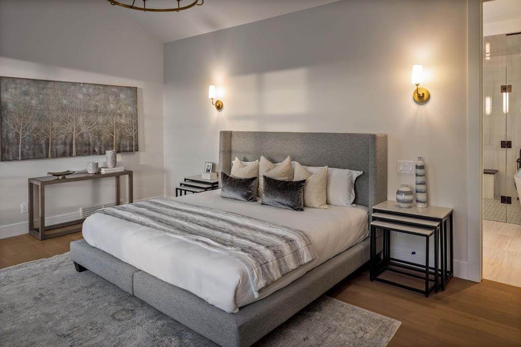 2920 Toronto Crescent Nw, Calgary, AB - Indoor Photo Showing Bedroom