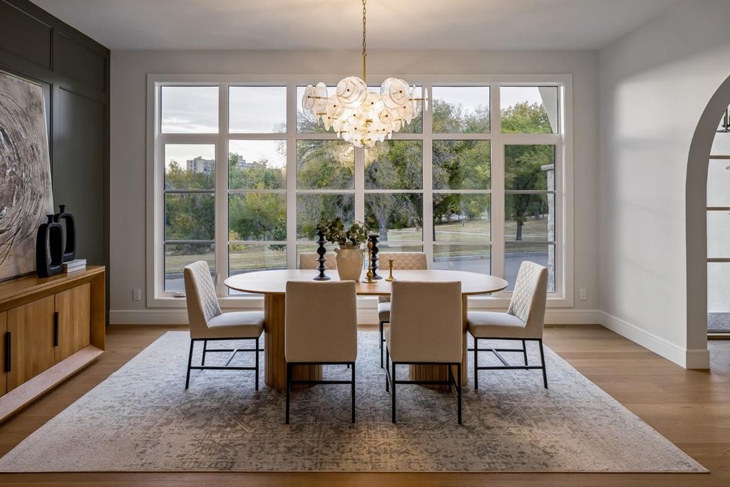 2920 Toronto Crescent Nw, Calgary, AB - Indoor Photo Showing Dining Room