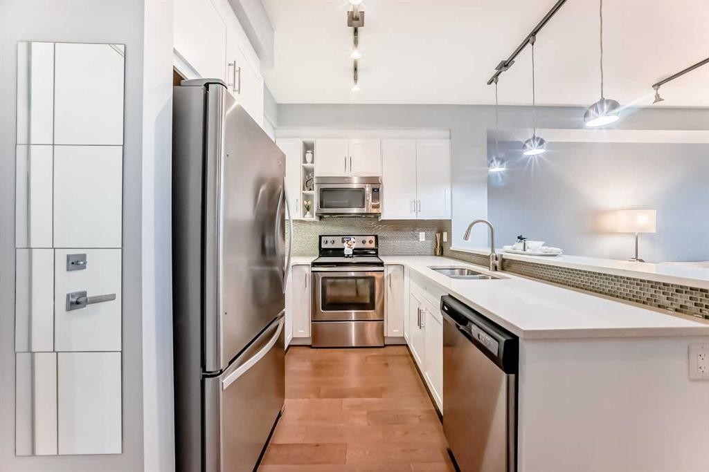 409-25 Auburn Meadows Avenue Se, Calgary, AB - Indoor Photo Showing Kitchen With Double Sink With Upgraded Kitchen