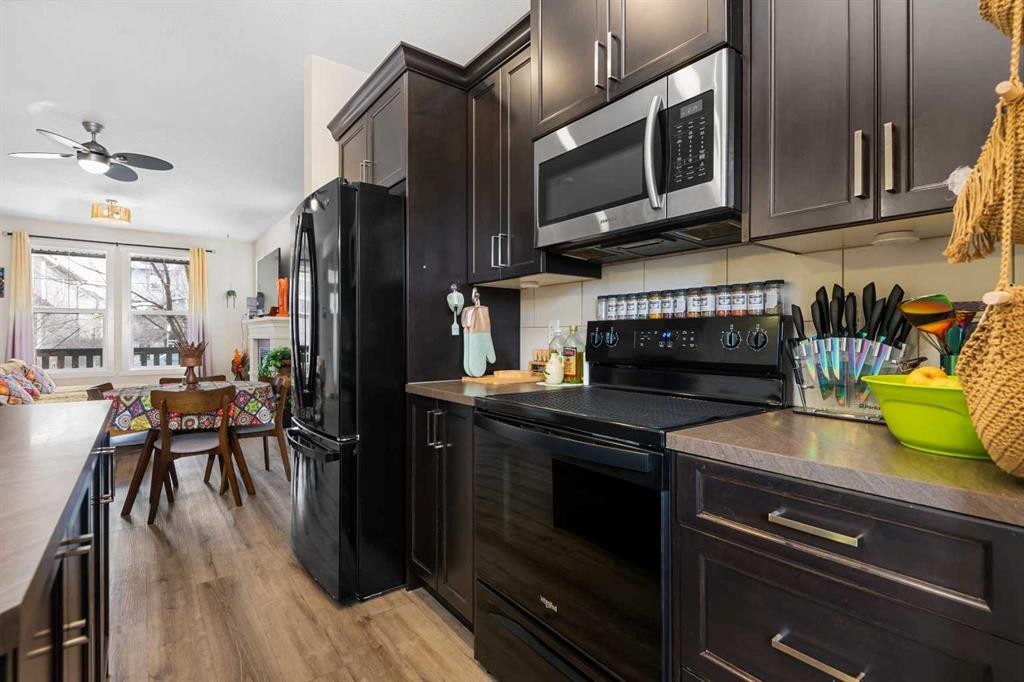 75 Williamstown Landing Nw, Airdrie, AB - Indoor Photo Showing Kitchen
