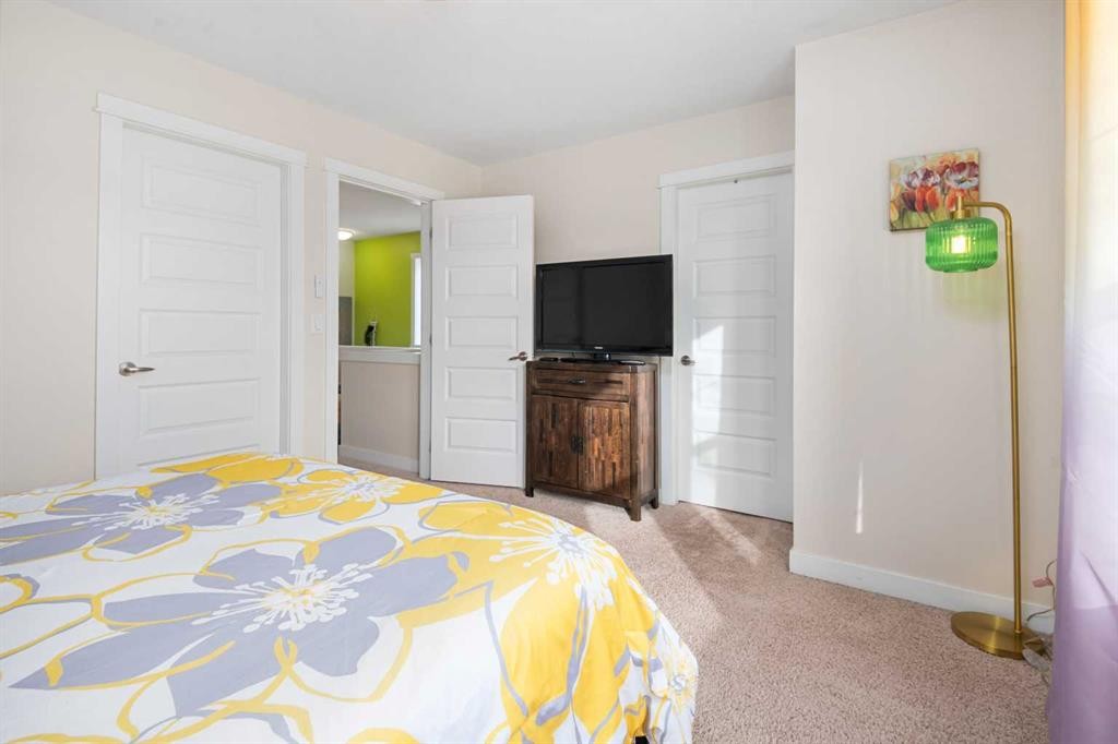 75 Williamstown Landing Nw, Airdrie, AB - Indoor Photo Showing Bedroom