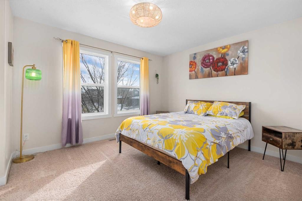75 Williamstown Landing Nw, Airdrie, AB - Indoor Photo Showing Bedroom