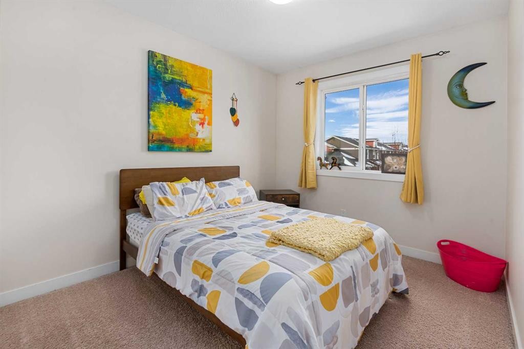 75 Williamstown Landing Nw, Airdrie, AB - Indoor Photo Showing Bedroom