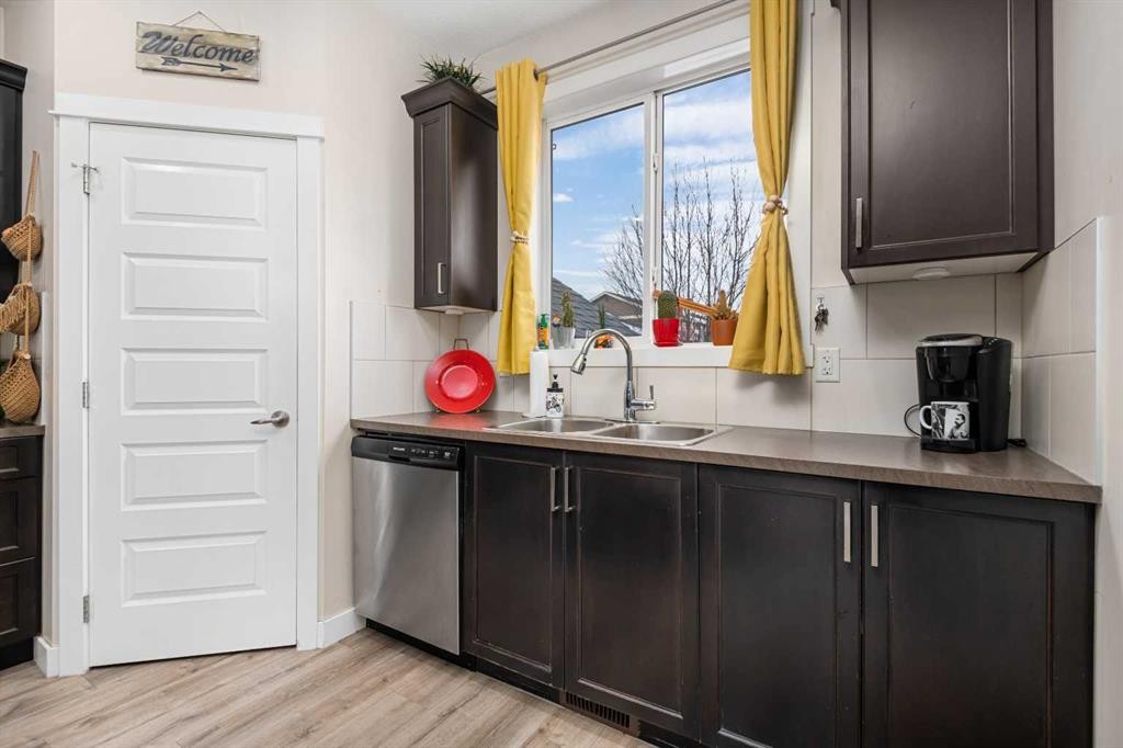 75 Williamstown Landing Nw, Airdrie, AB - Indoor Photo Showing Kitchen With Double Sink
