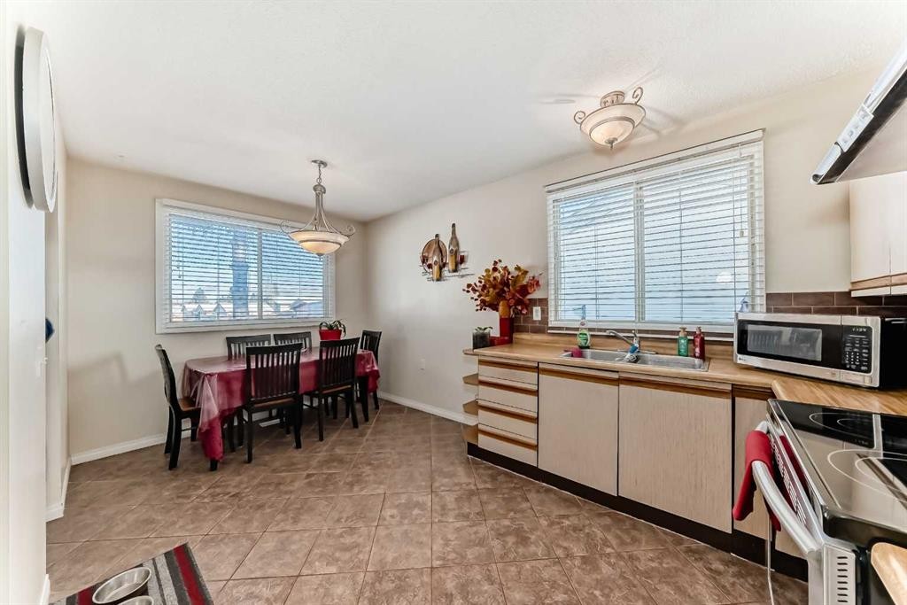 208 Bracewood Road Sw, Calgary, AB - Indoor