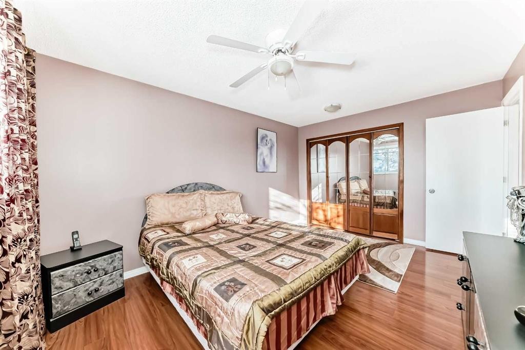208 Bracewood Road Sw, Calgary, AB - Indoor Photo Showing Bedroom