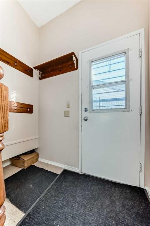 208 Bracewood Road Sw, Calgary, AB - Indoor Photo Showing Other Room