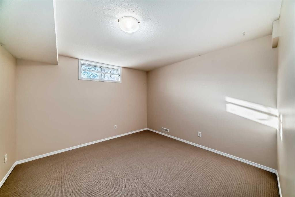208 Bracewood Road Sw, Calgary, AB - Indoor Photo Showing Other Room