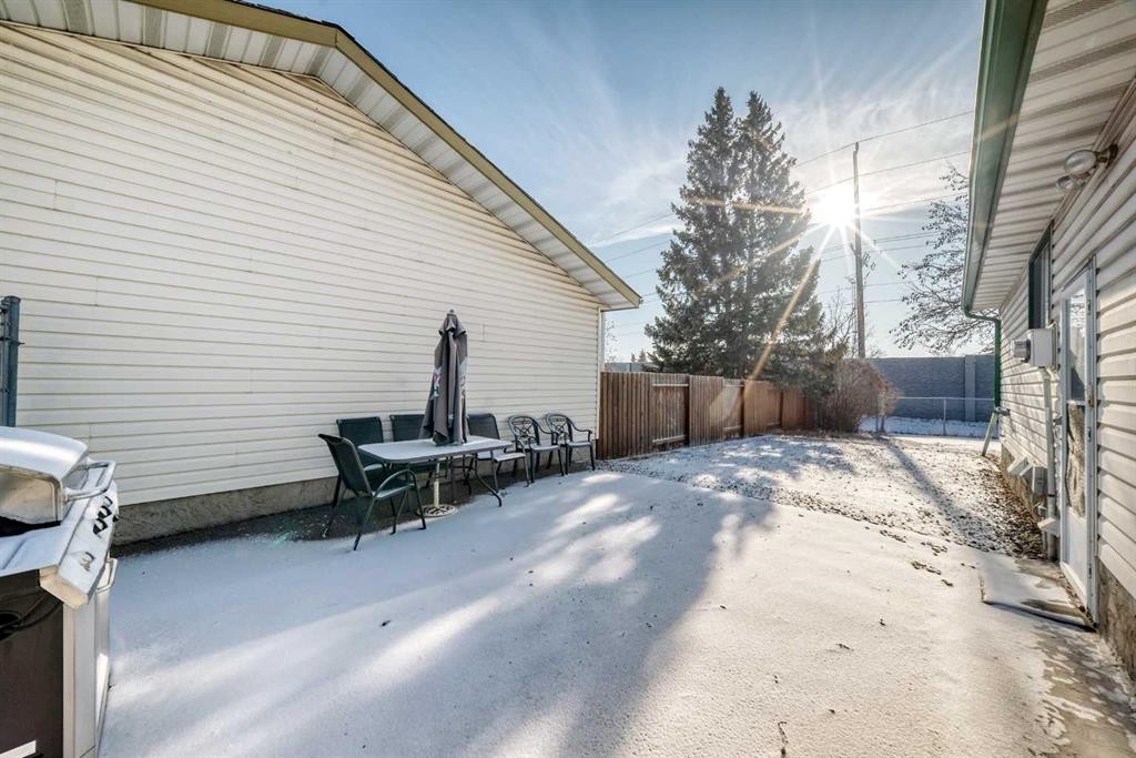 208 Bracewood Road Sw, Calgary, AB - Outdoor With Exterior