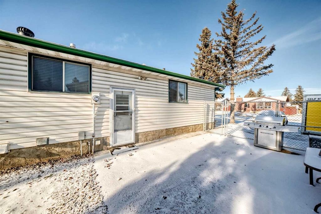 208 Bracewood Road Sw, Calgary, AB - Outdoor