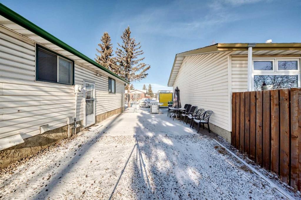 208 Bracewood Road Sw, Calgary, AB - Outdoor With Exterior