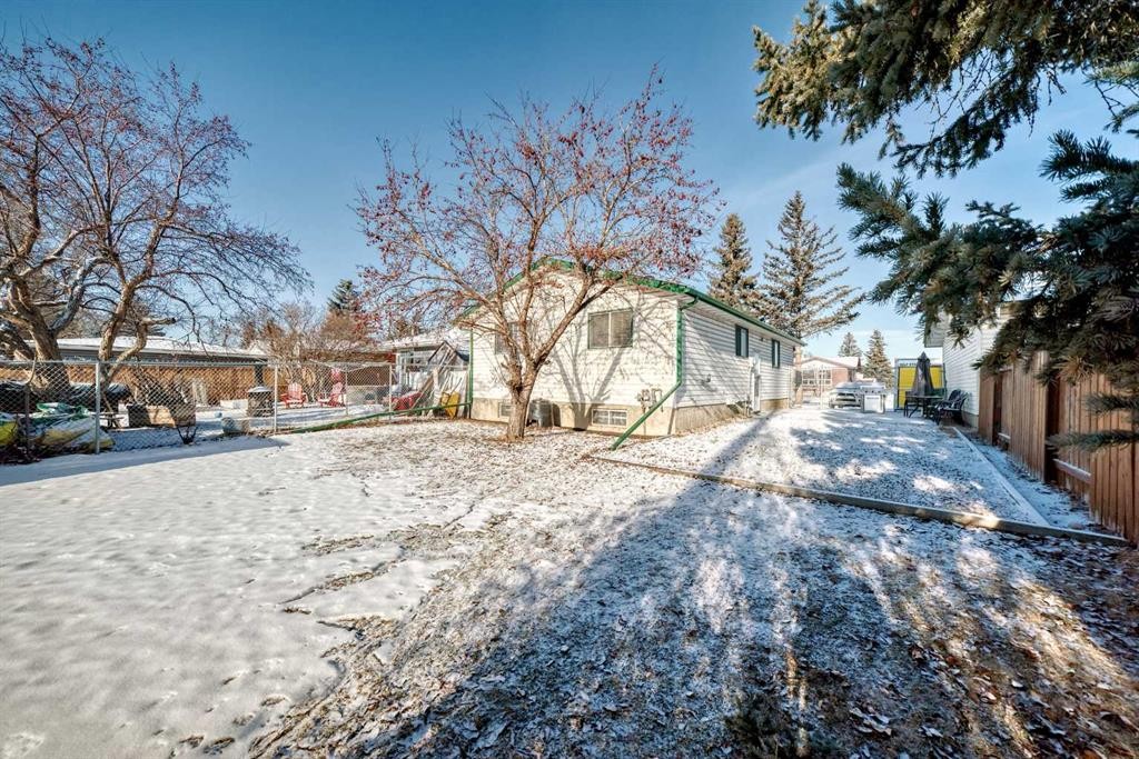 208 Bracewood Road Sw, Calgary, AB - Outdoor
