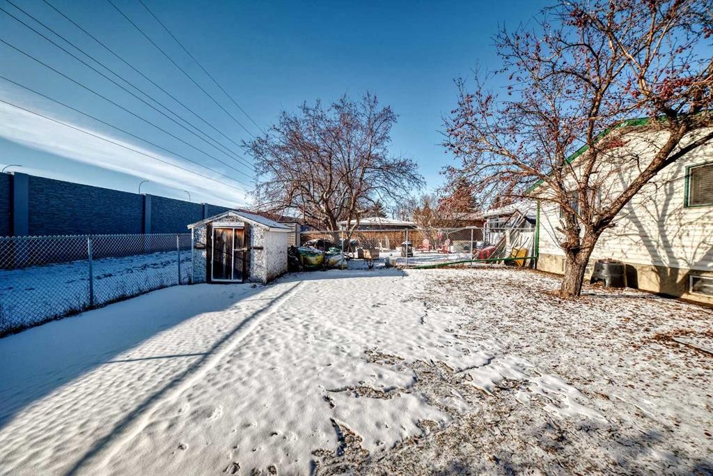 208 Bracewood Road Sw, Calgary, AB - Outdoor