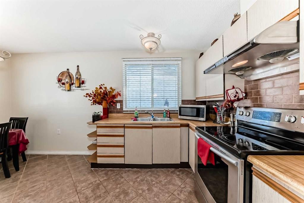 208 Bracewood Road Sw, Calgary, AB - Indoor Photo Showing Kitchen With Double Sink