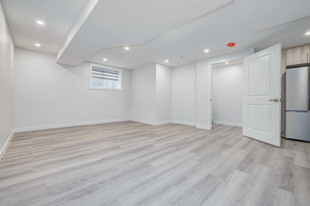 152 Falconridge Crescent Ne, Calgary, AB - Indoor