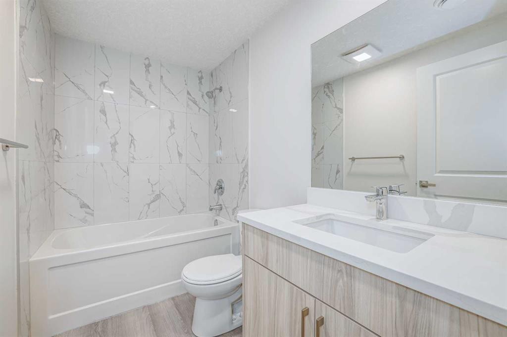 152 Falconridge Crescent Ne, Calgary, AB - Indoor Photo Showing Bathroom
