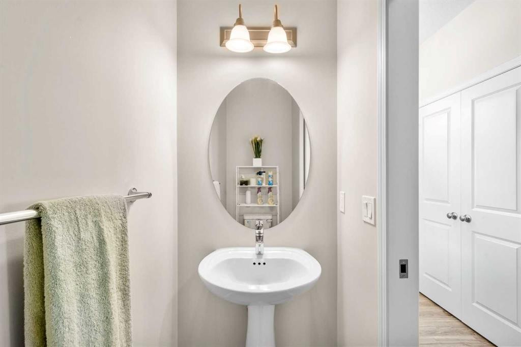 50 Legacy Glen Common Se, Calgary, AB - Indoor Photo Showing Bathroom