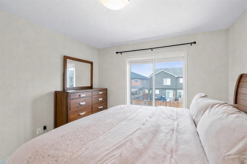 50 Legacy Glen Common Se, Calgary, AB - Indoor Photo Showing Bedroom