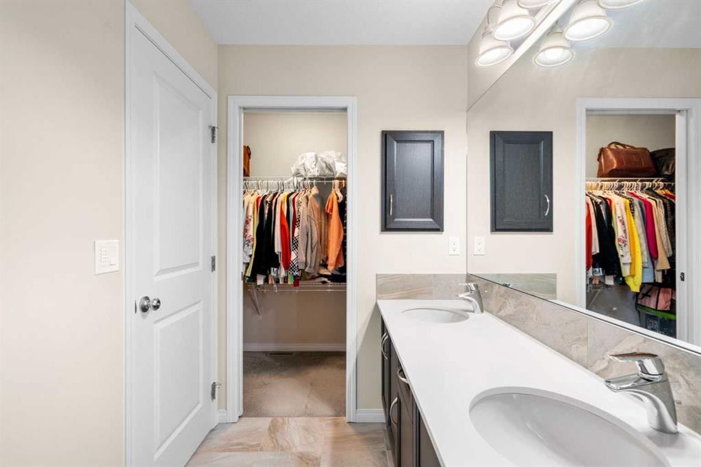50 Legacy Glen Common Se, Calgary, AB - Indoor Photo Showing Bathroom