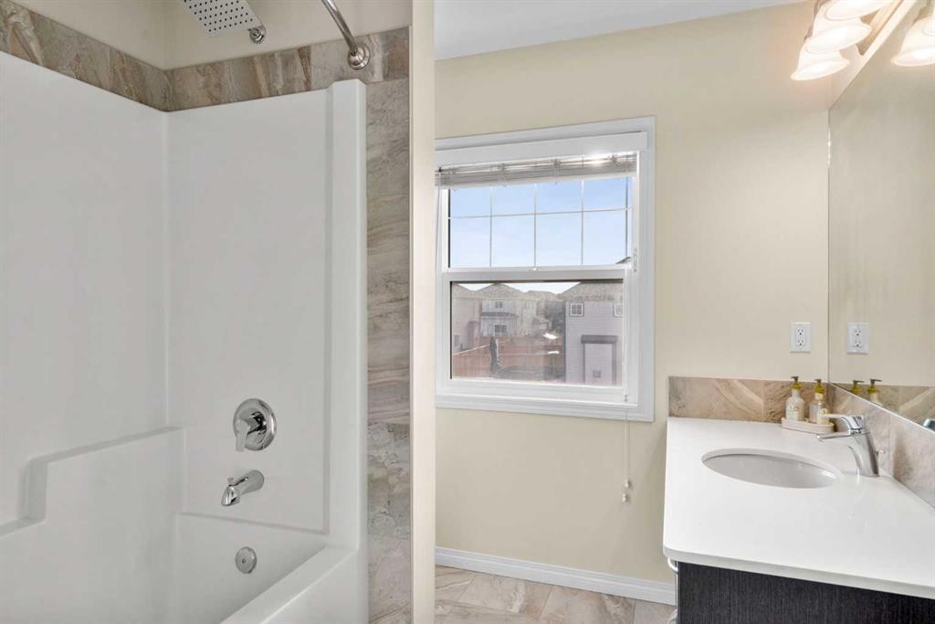 50 Legacy Glen Common Se, Calgary, AB - Indoor Photo Showing Bathroom