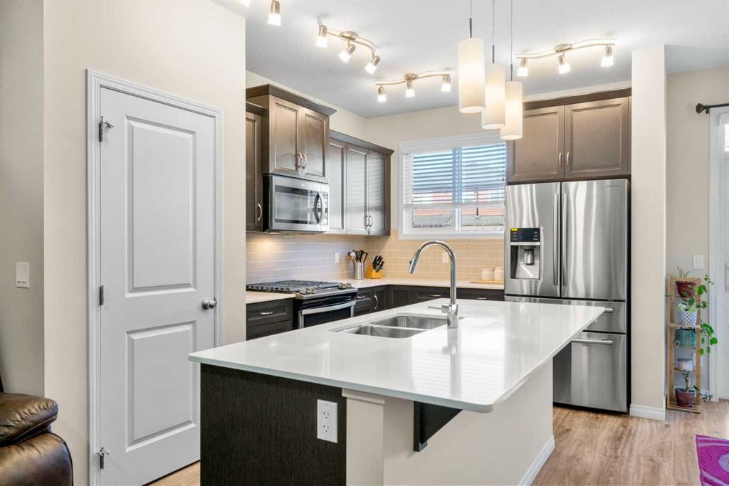 50 Legacy Glen Common Se, Calgary, AB - Indoor Photo Showing Kitchen With Double Sink With Upgraded Kitchen