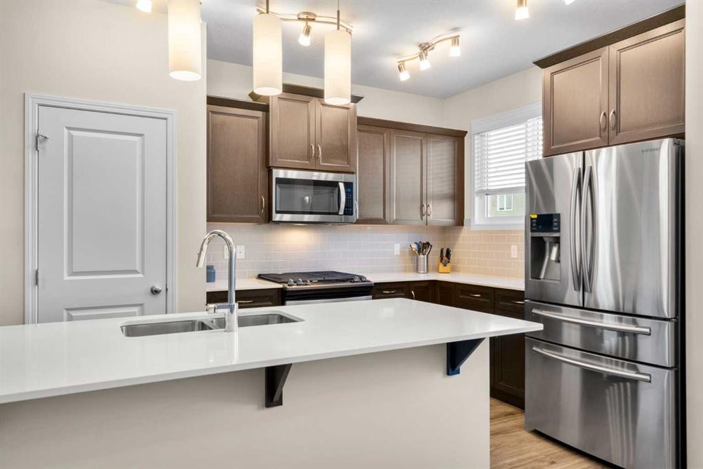 50 Legacy Glen Common Se, Calgary, AB - Indoor Photo Showing Kitchen With Double Sink With Upgraded Kitchen