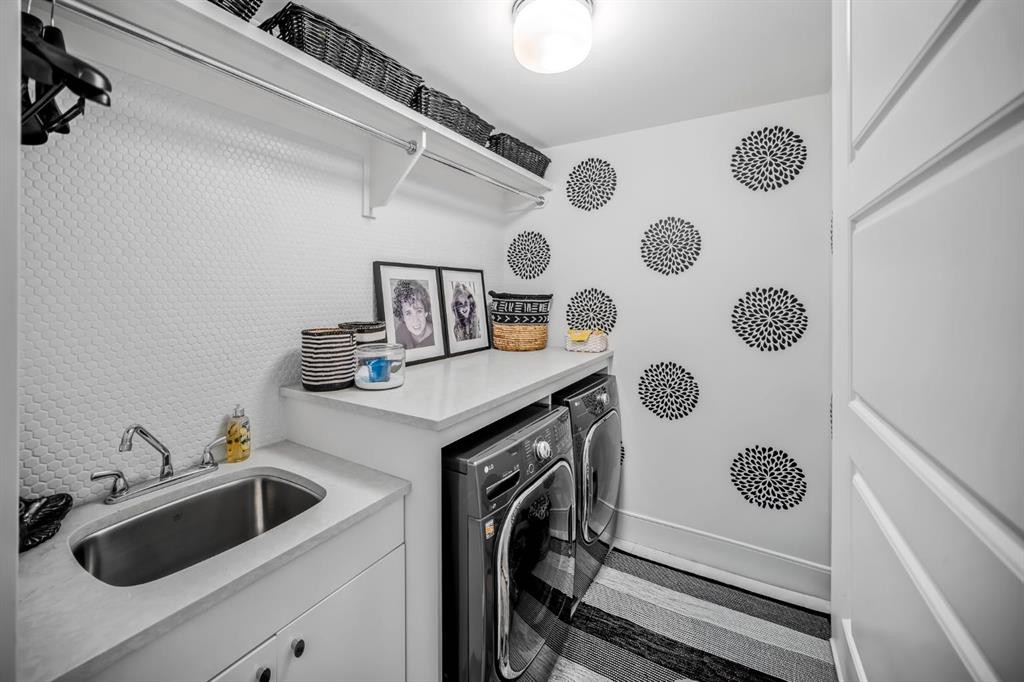 1910 48 Avenue Sw, Calgary, AB - Indoor Photo Showing Laundry Room