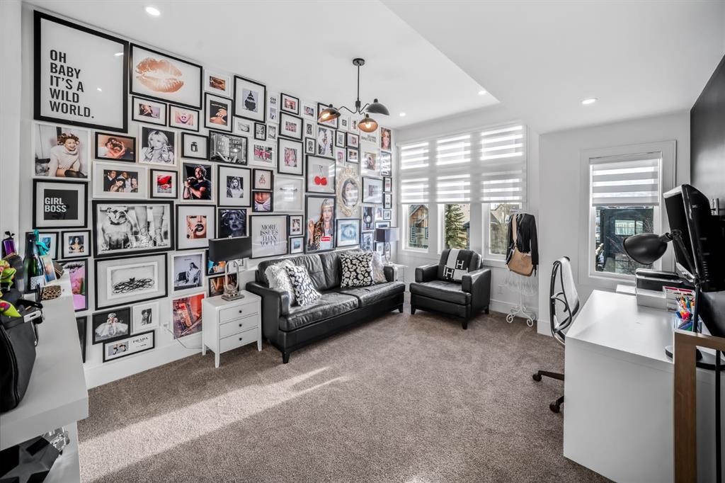 1910 48 Avenue Sw, Calgary, AB - Indoor Photo Showing Other Room