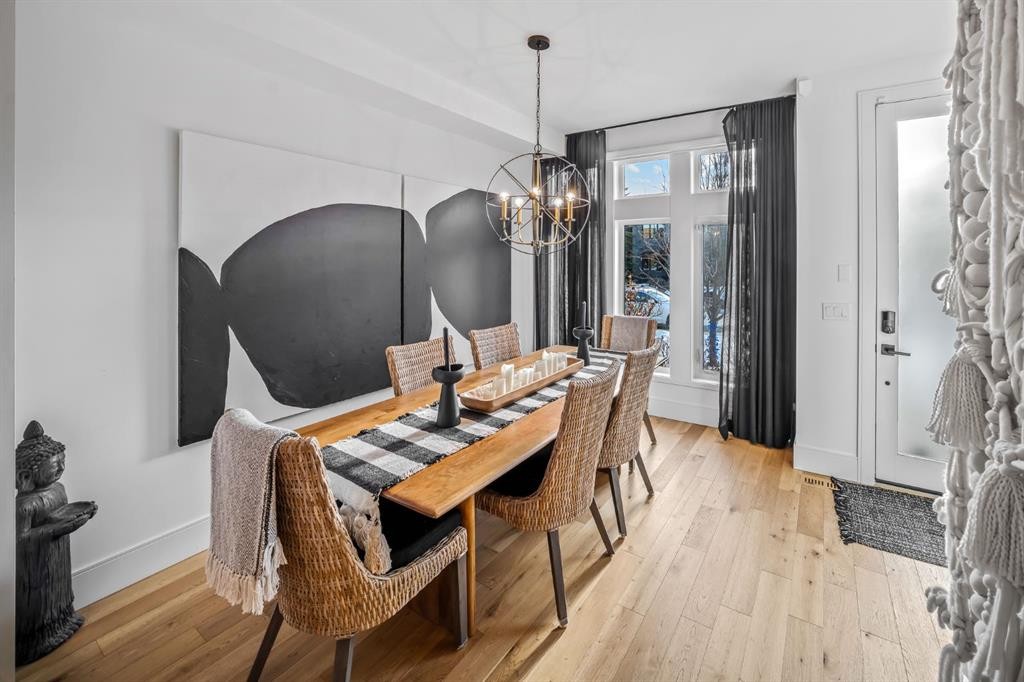1910 48 Avenue Sw, Calgary, AB - Indoor Photo Showing Dining Room