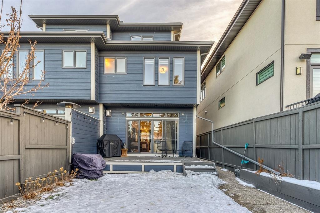 1910 48 Avenue Sw, Calgary, AB - Outdoor