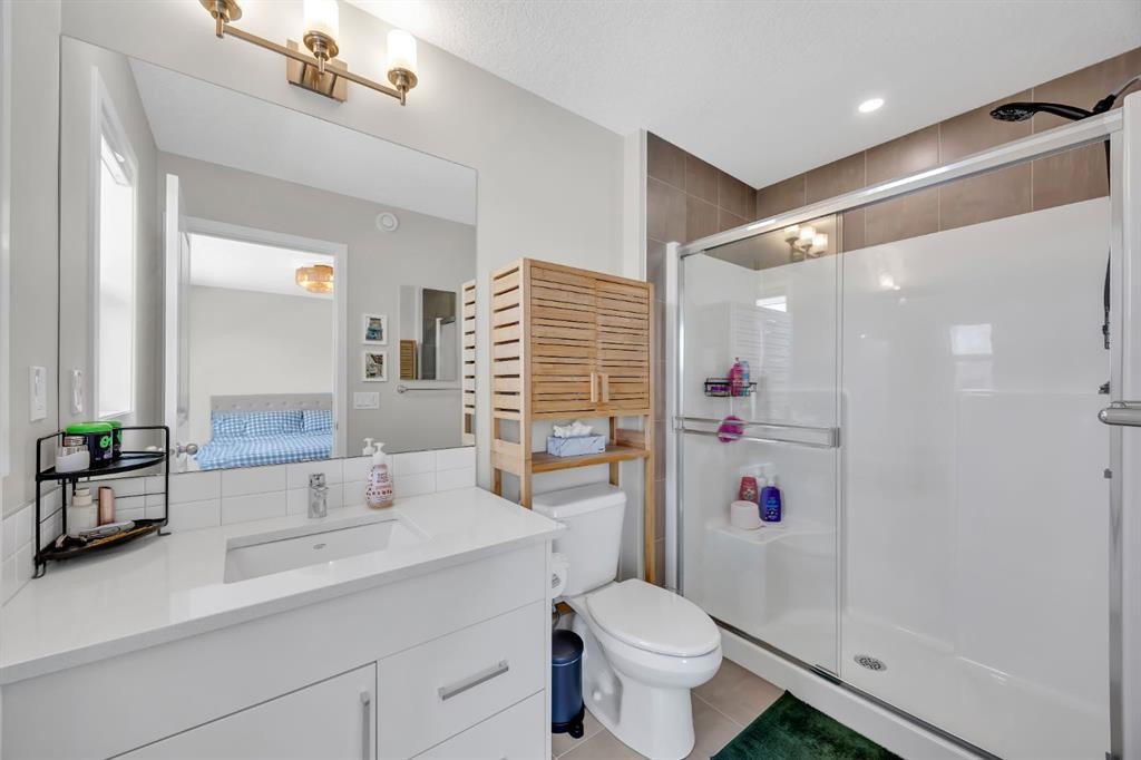 954 Mahogany Boulevard Se, Calgary, AB - Indoor Photo Showing Bathroom
