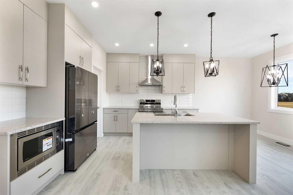 542 Ranch Green, Strathmore, AB - Indoor Photo Showing Kitchen With Upgraded Kitchen
