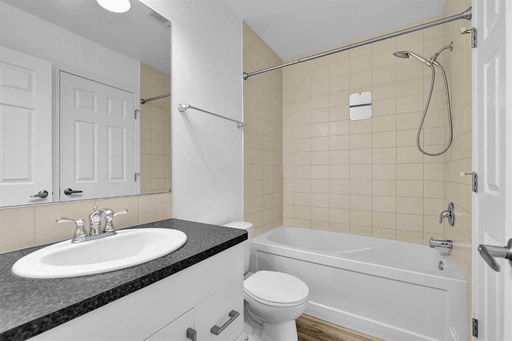 169 Windstone Park Sw, Airdrie, AB - Indoor Photo Showing Bathroom