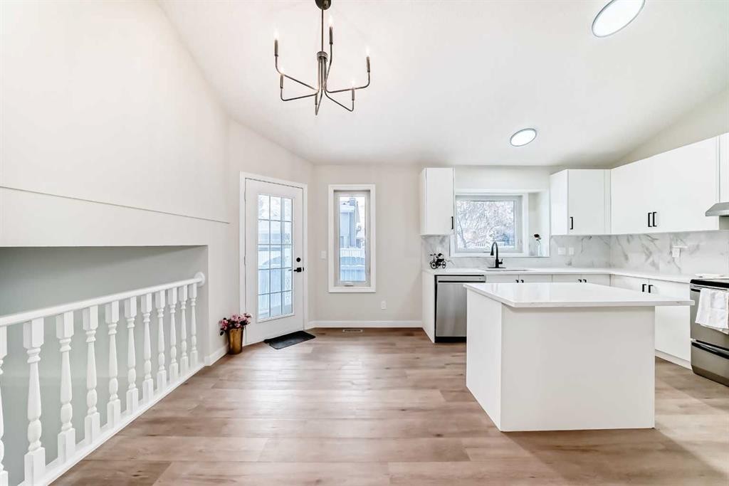 624 Shawinigan Drive Sw, Calgary, AB - Indoor Photo Showing Kitchen With Double Sink