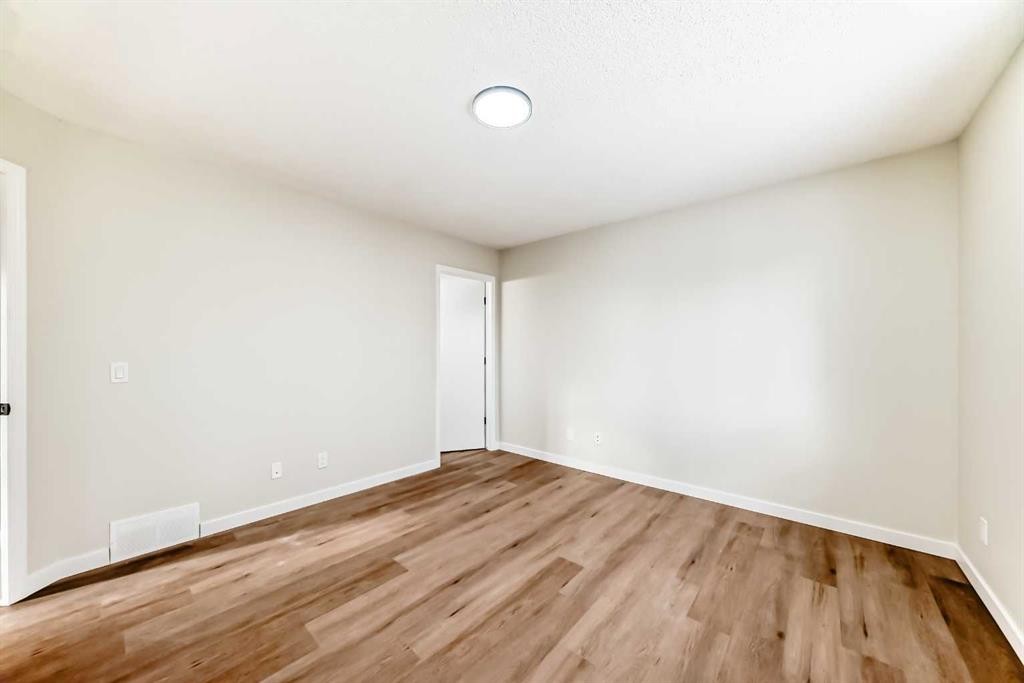 624 Shawinigan Drive Sw, Calgary, AB - Indoor Photo Showing Other Room