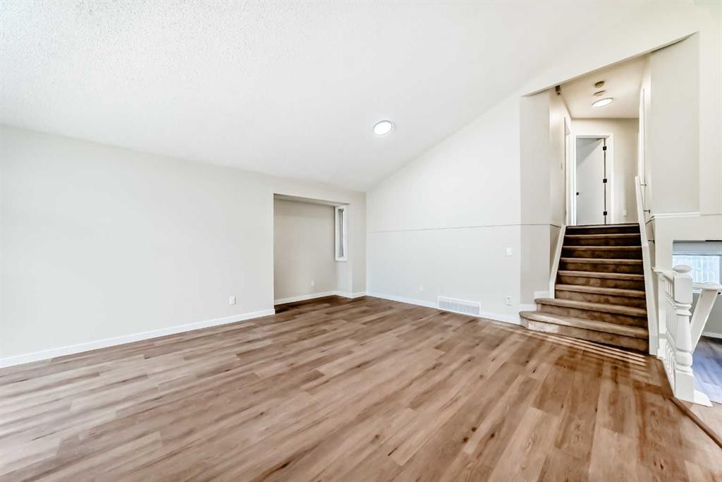 624 Shawinigan Drive Sw, Calgary, AB - Indoor Photo Showing Other Room