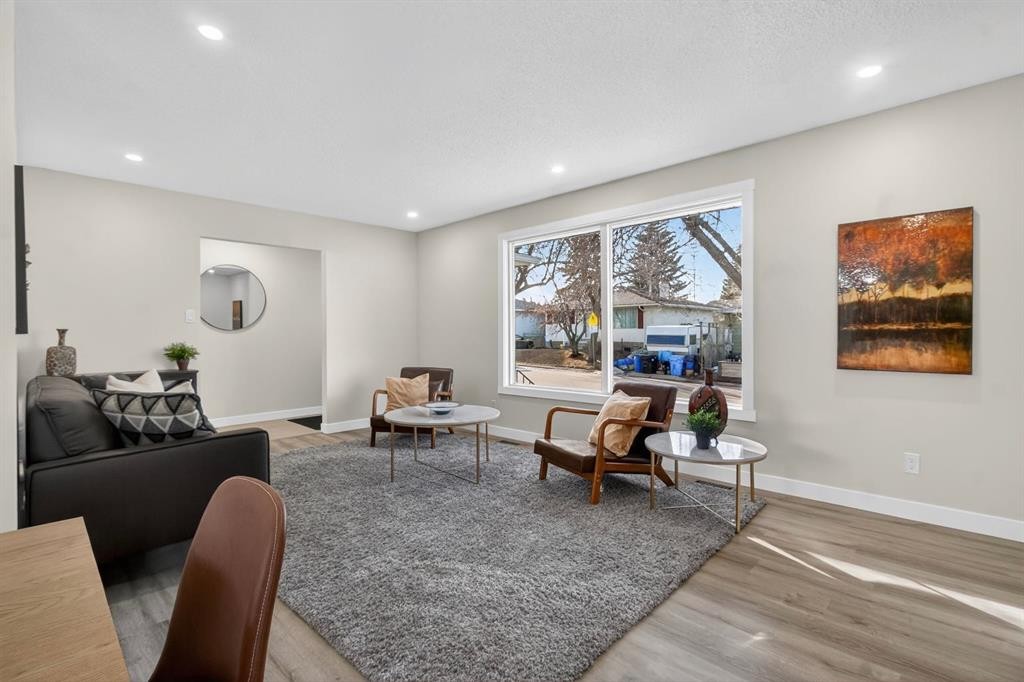 203 Lynnover Place Se, Calgary, AB - Indoor