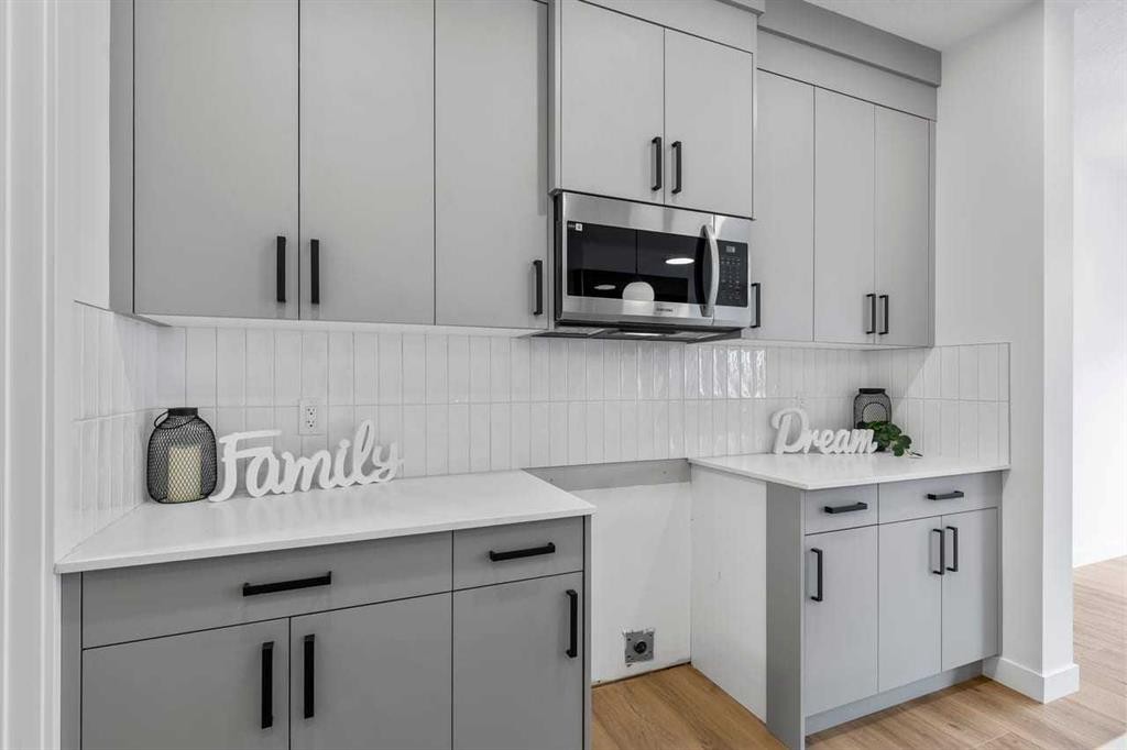 90 Heritage Circle, Cochrane, AB - Indoor Photo Showing Kitchen