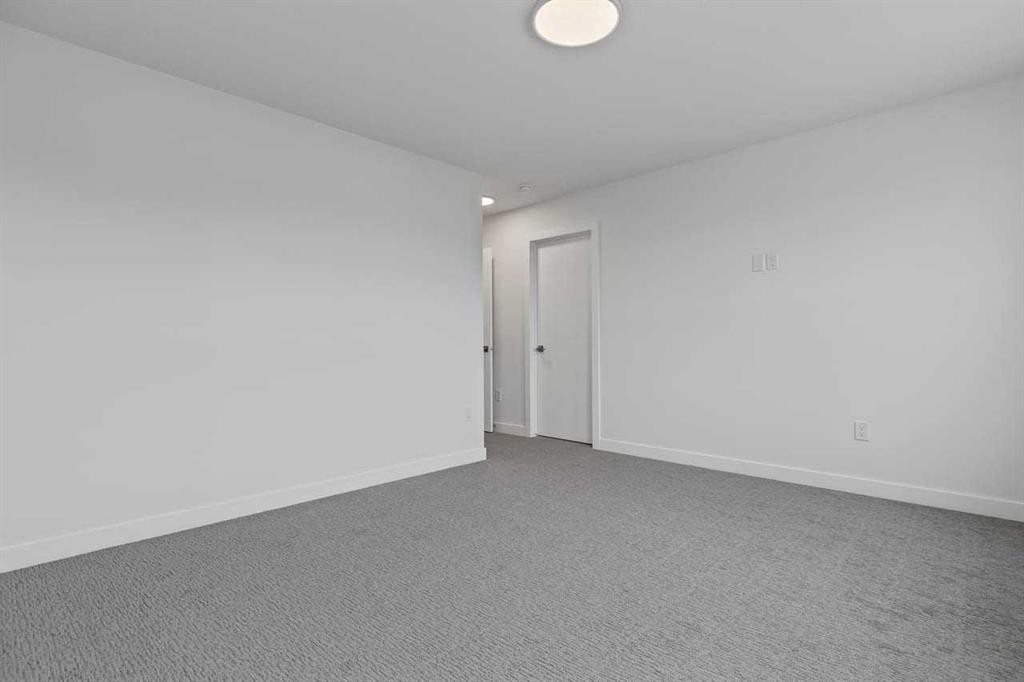 90 Heritage Circle, Cochrane, AB - Indoor Photo Showing Other Room