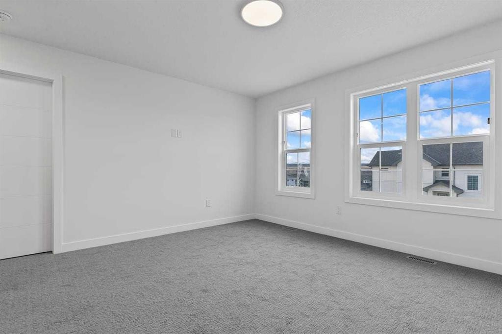 90 Heritage Circle, Cochrane, AB - Indoor Photo Showing Other Room