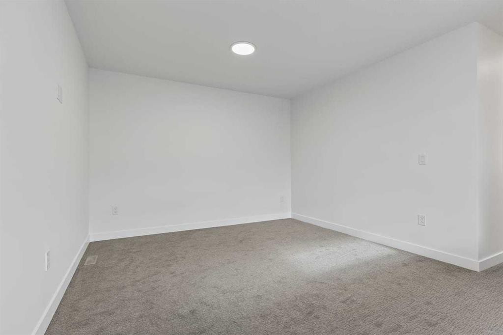 90 Heritage Circle, Cochrane, AB - Indoor Photo Showing Other Room