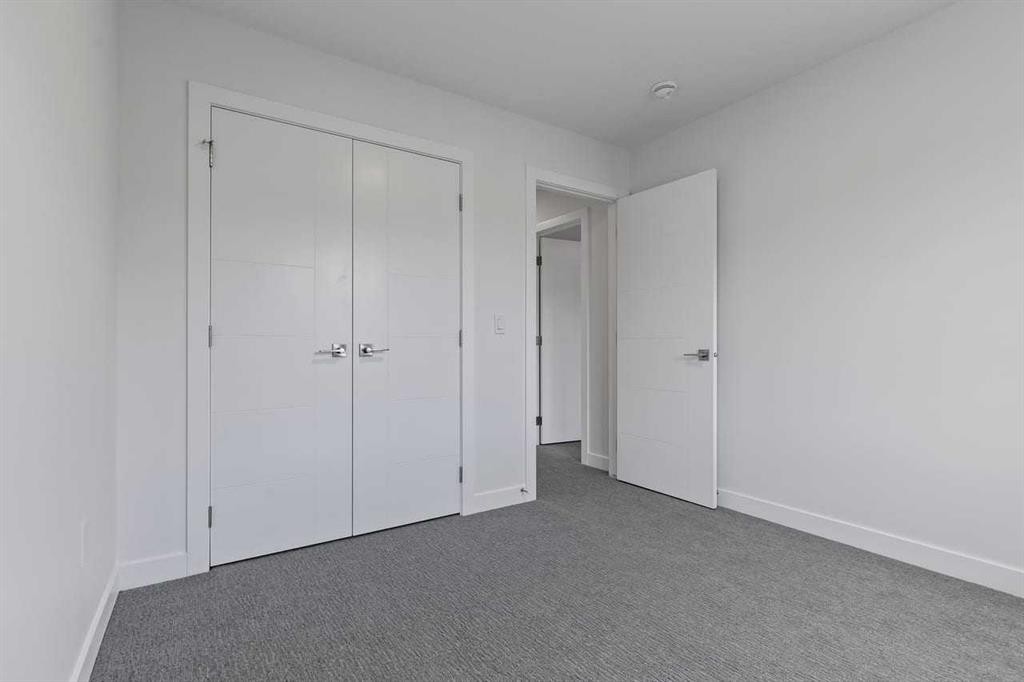 90 Heritage Circle, Cochrane, AB - Indoor Photo Showing Other Room