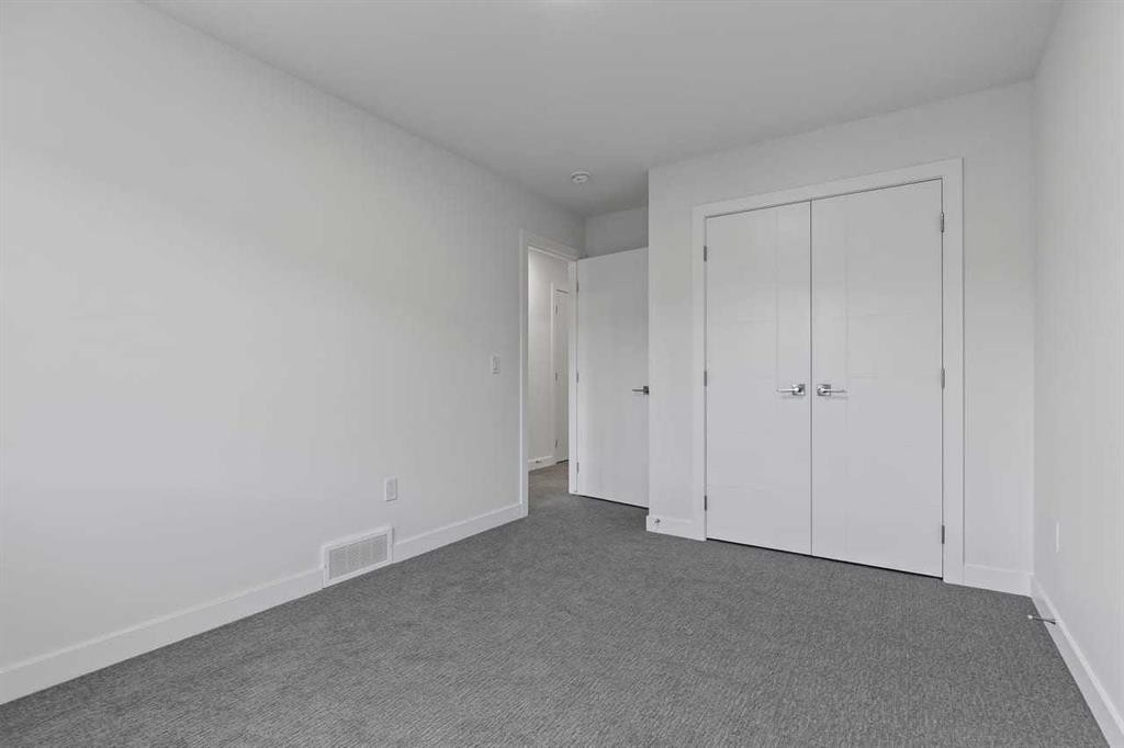90 Heritage Circle, Cochrane, AB - Indoor Photo Showing Other Room