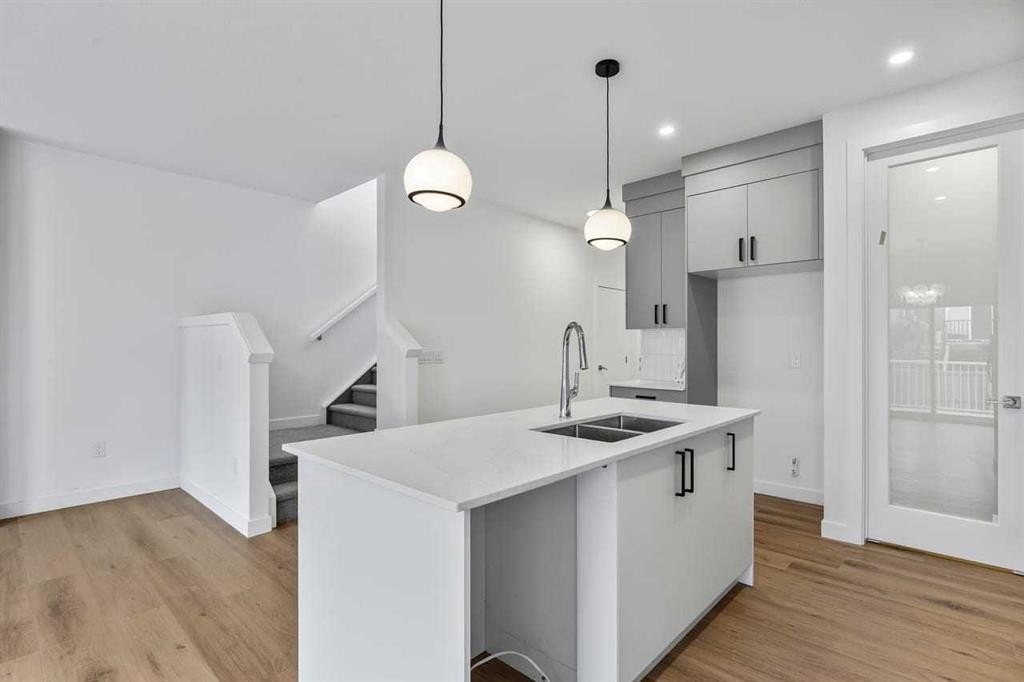 90 Heritage Circle, Cochrane, AB - Indoor Photo Showing Kitchen With Double Sink With Upgraded Kitchen