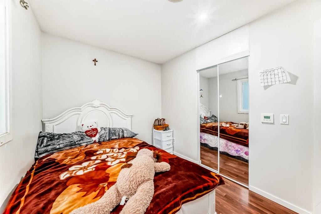 707 Malvern Drive Ne, Calgary, AB - Indoor Photo Showing Bedroom