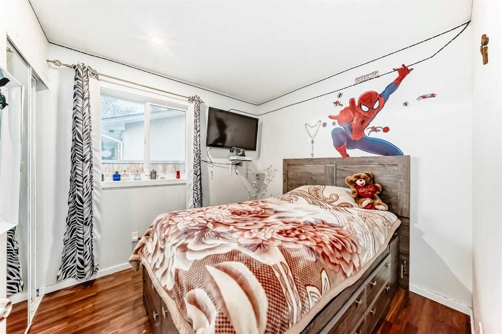 707 Malvern Drive Ne, Calgary, AB - Indoor Photo Showing Bedroom